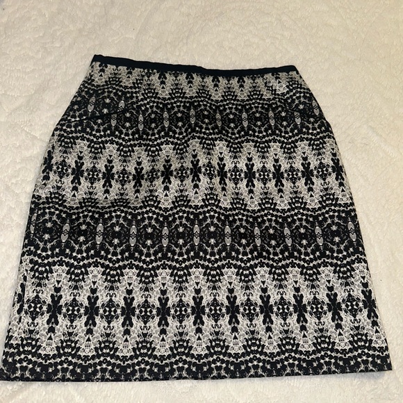 BRAND NEW.  NWT.  SKIRT. Size 6. H&M. $30. MUST BE BUNDLED - Picture 1 of 7